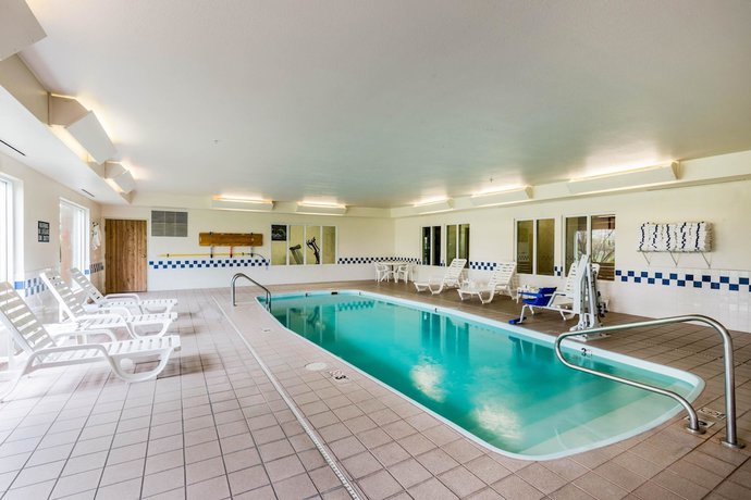 Imagen de la piscina del Hotel Quality Inn, Kearney. Foto 20