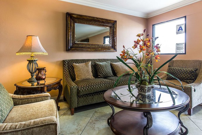 Imagen de los interiores del Hotel Quality Inn Lake Elsinore I-15. Foto 12