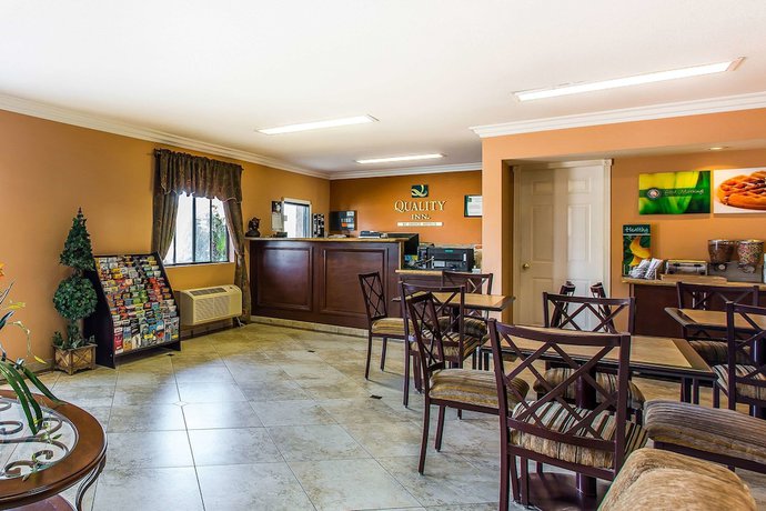Imagen de los interiores del Hotel Quality Inn Lake Elsinore I-15. Foto 13