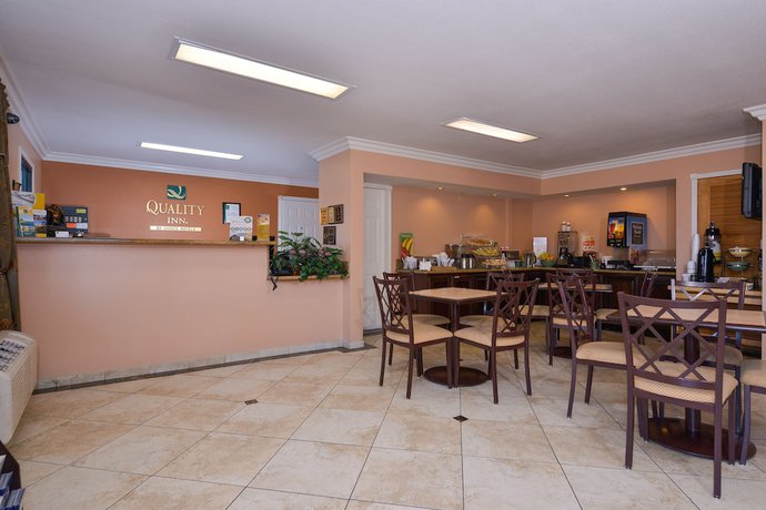Imagen de los interiores del Hotel Quality Inn Lake Elsinore I-15. Foto 14