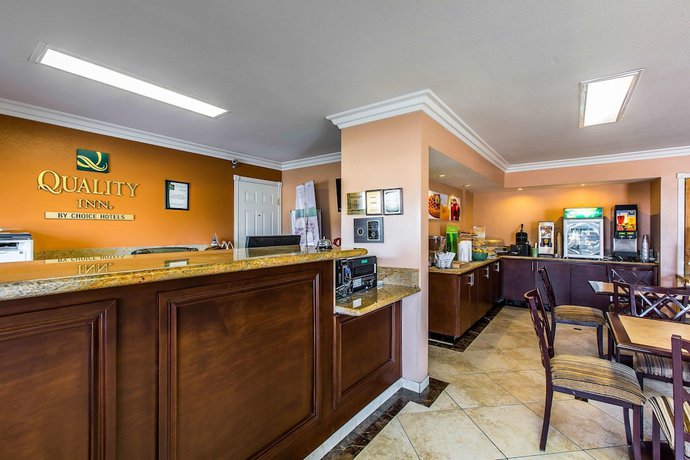 Imagen de los interiores del Hotel Quality Inn Lake Elsinore I-15. Foto 16
