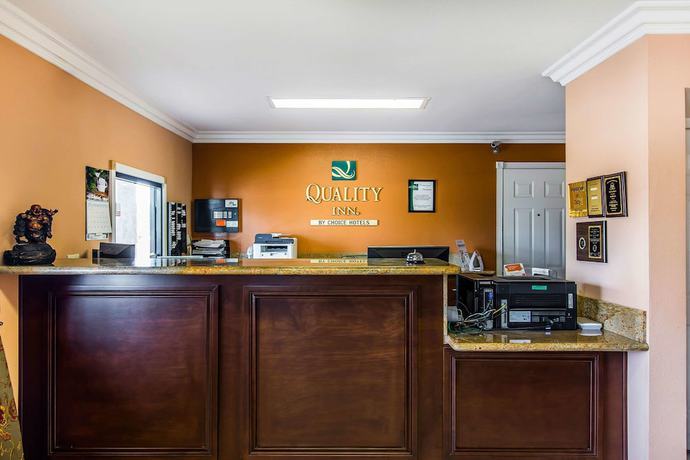 Imagen de los interiores del Hotel Quality Inn Lake Elsinore I-15. Foto 17