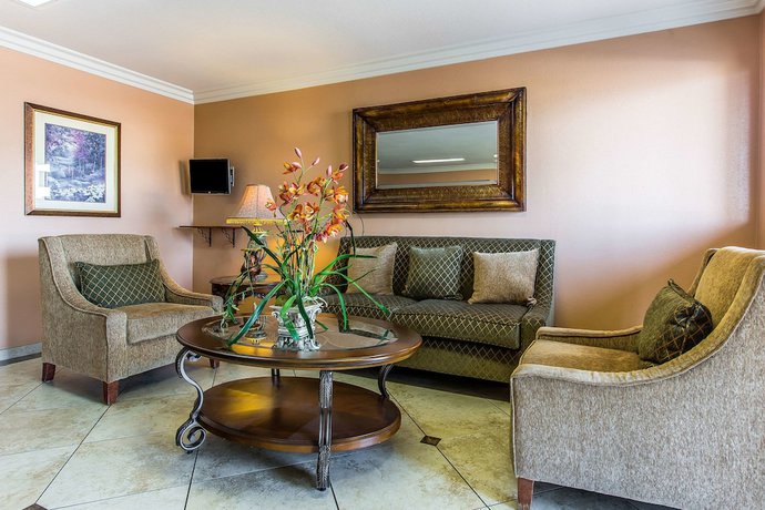 Imagen de los interiores del Hotel Quality Inn Lake Elsinore I-15. Foto 19