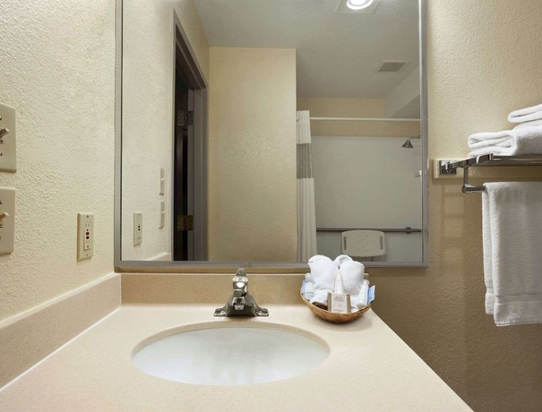 Imagen de la habitación del Hotel Quality Inn Lincoln Cornhusker. Foto 10