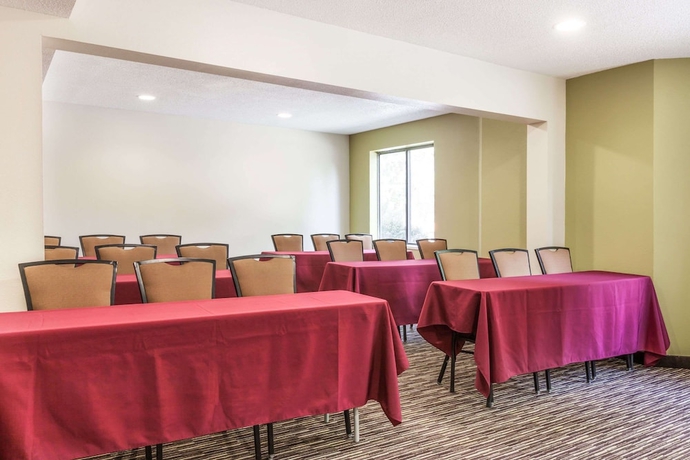 Imagen del bar/restaurante del Hotel Quality Inn Lincoln Cornhusker. Foto 5