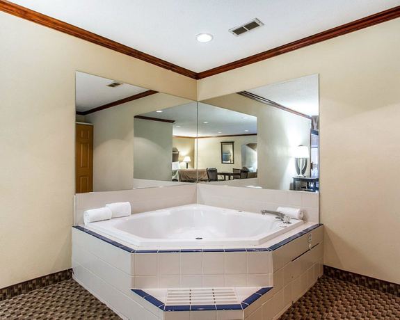 Imagen de la habitación del Hotel Quality Inn Macomb Near University Area. Foto 15