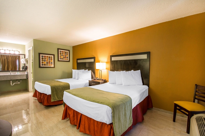 Imagen de los interiores del Hotel Quality Inn Maingate South. Foto 11