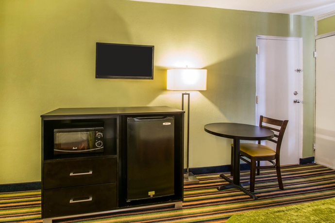 Imagen de la habitación del Hotel Quality Inn Maingate South. Foto 4