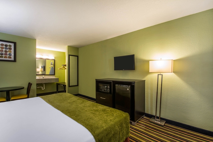 Imagen de la habitación del Hotel Quality Inn Maingate South. Foto 8