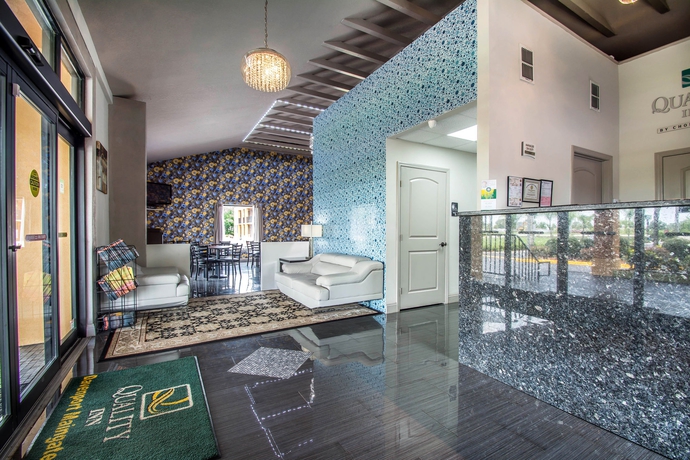 Imagen de los interiores del Hotel Quality Inn Maingate South. Foto 14