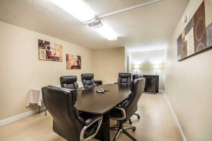 Imagen de los interiores del Hotel Quality Inn Maingate South. Foto 15