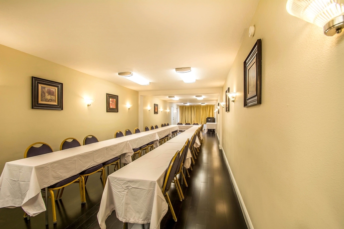 Imagen de los interiores del Hotel Quality Inn Maingate South. Foto 16