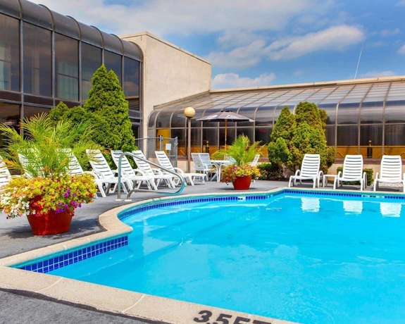 Imagen de la piscina del Hotel Quality Inn Meadowlands. Foto 18