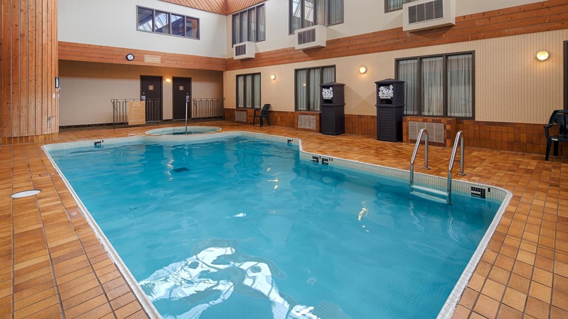 Imagen de la piscina del Hotel Quality Inn, Medicine Hat. Foto 14