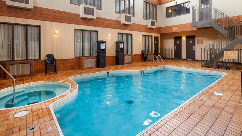 Imagen de la piscina del Hotel Quality Inn, Medicine Hat. Foto 15