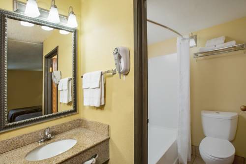 Imagen de la habitación del Hotel Quality Inn Merriam Kansas City. Foto 6