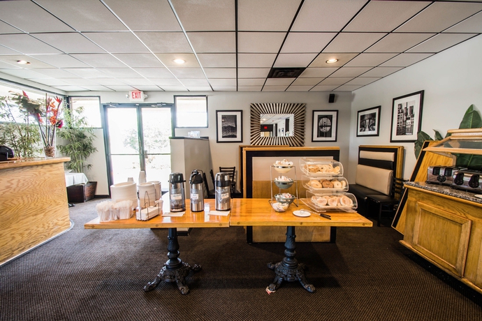 Imagen del bar/restaurante del Hotel Quality Inn Miami South. Foto 2