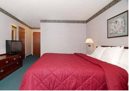 Imagen de la habitación del Hotel Quality Inn Midway. Foto 7