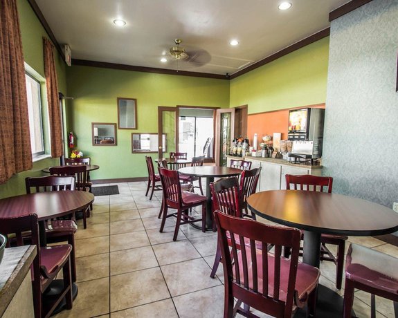 Imagen del bar/restaurante del Hotel Quality Inn Near Blue Spring. Foto 2