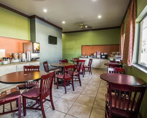Imagen del bar/restaurante del Hotel Quality Inn Near Blue Spring. Foto 3