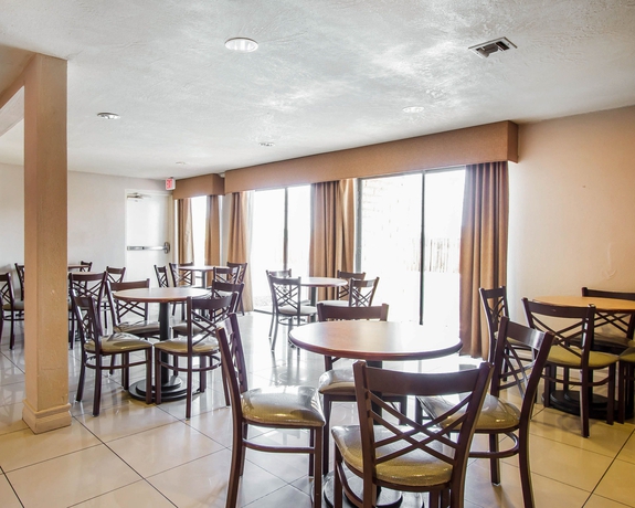 Imagen del bar/restaurante del Hotel Quality Inn Near Downtown Tucson. Foto 4