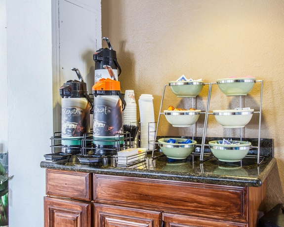 Imagen del bar/restaurante del Hotel Quality Inn Near Downtown Tucson. Foto 5