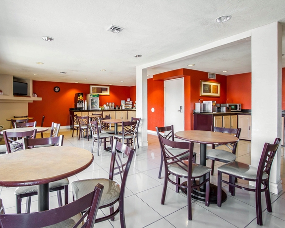 Imagen del bar/restaurante del Hotel Quality Inn Near Downtown Tucson. Foto 6