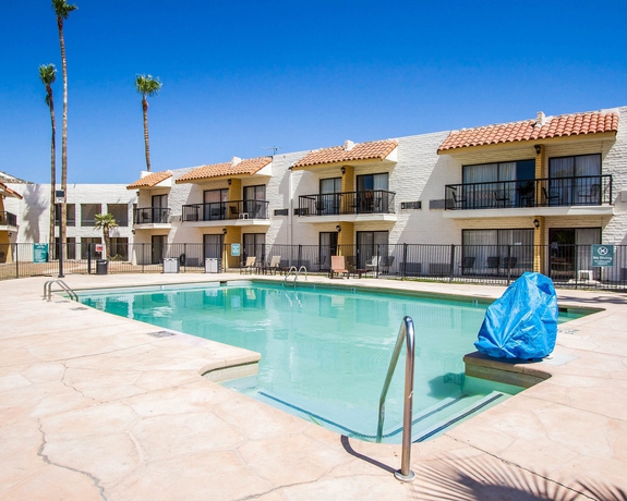 Imagen de la piscina del Hotel Quality Inn Near Downtown Tucson. Foto 16