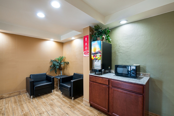 Imagen de los interiores del Hotel Quality Inn Near Pimlico Racetrack. Foto 15