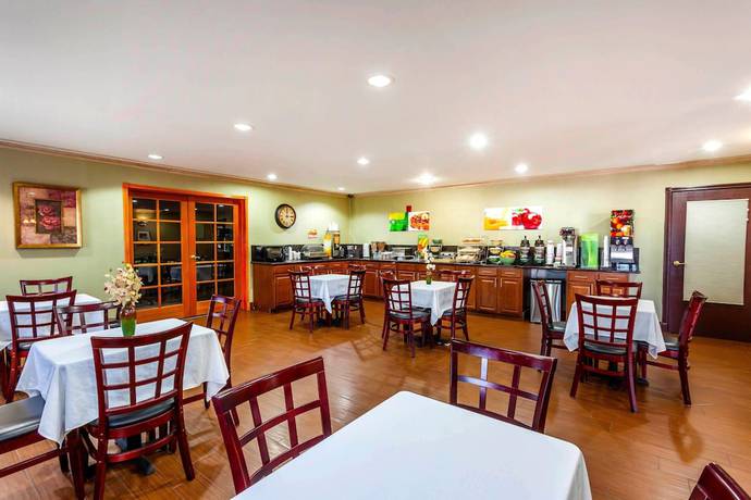 Imagen del bar/restaurante del Hotel Quality Inn Near Seattle Premium Outlets. Foto 2