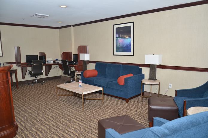Imagen del bar/restaurante del Hotel Quality Inn Near Walden Galleria Mall. Foto 2
