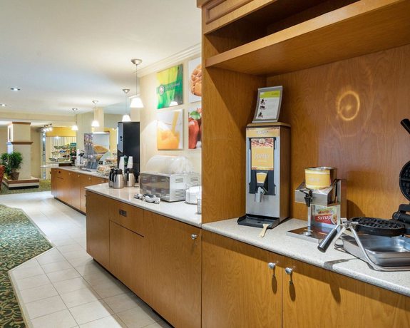 Imagen del bar/restaurante del Hotel Quality Inn, Newark. Foto 2