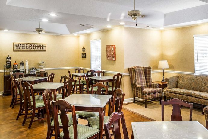 Imagen del bar/restaurante del Hotel Quality Inn Newnan. Foto 2