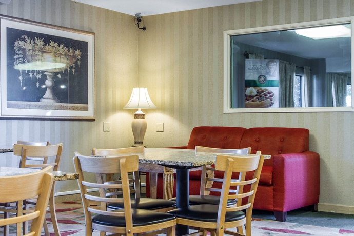 Imagen de los interiores del Hotel Quality Inn Oakland Airport. Foto 11