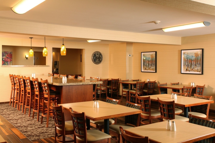 Imagen del bar/restaurante del Hotel Quality Inn Oakwood. Foto 1