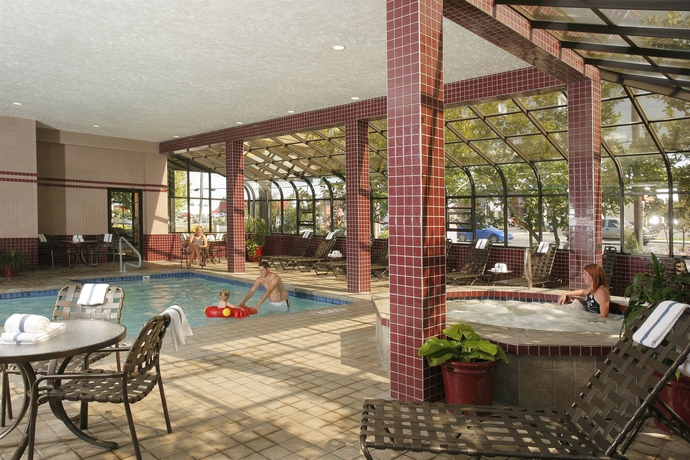 Imagen de la piscina del Hotel Quality Inn Oakwood. Foto 15