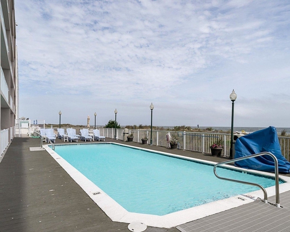 Imagen de la piscina del Hotel Quality Inn Ocean City Beachfront. Foto 18