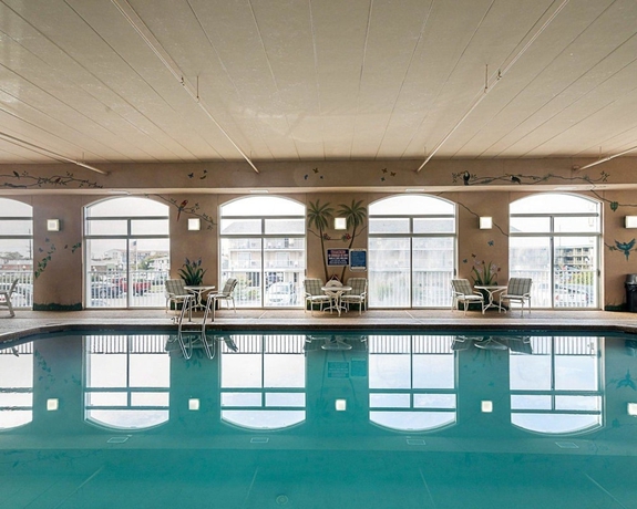 Imagen de la piscina del Hotel Quality Inn Ocean City Beachfront. Foto 19