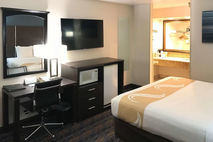 Imagen de la habitación del Hotel Quality Inn Ontario Airport Convention Center. Foto 4