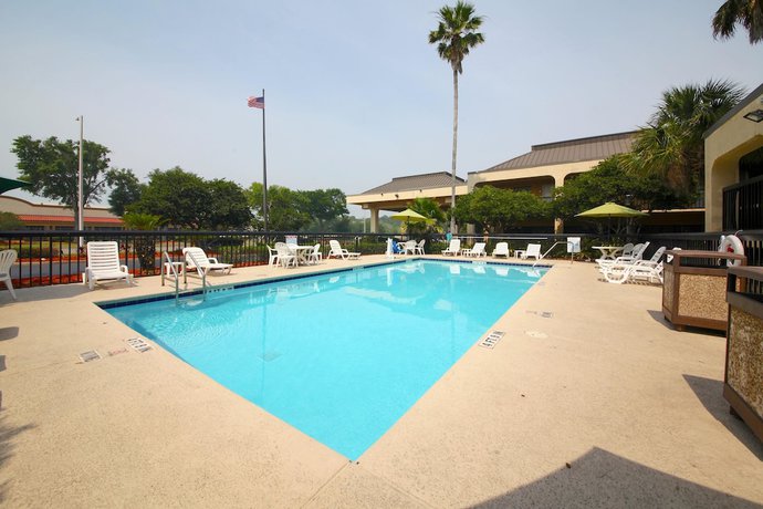Imagen de la piscina del Hotel Quality Inn Orange Park Jacksonville. Foto 20