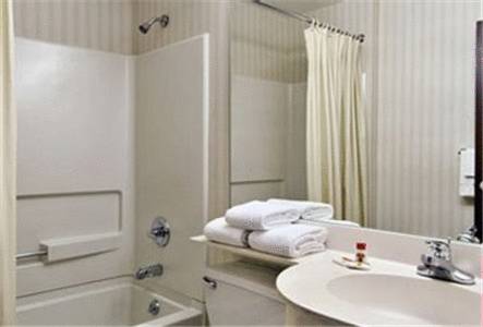 Imagen de la habitación del Hotel Quality Inn Overland Park Kansas City. Foto 2