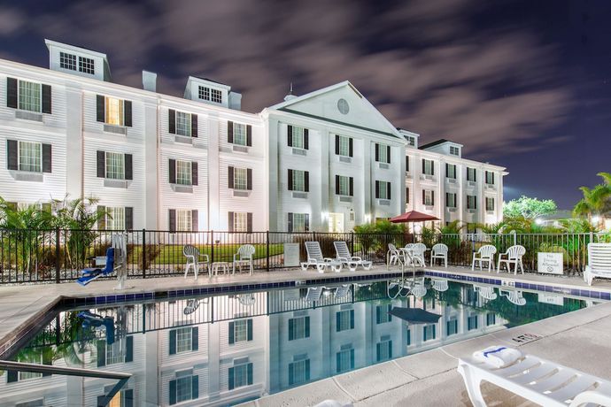 Imagen de la piscina del Hotel Quality Inn Palm Bay - Melbourne I-95. Foto 19