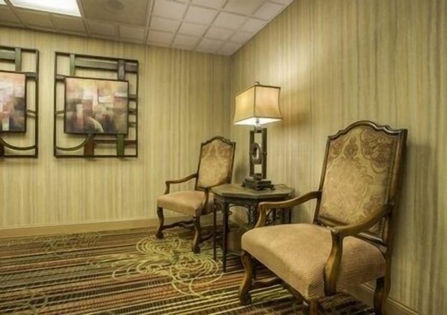 Imagen de los interiores del Hotel Quality Inn, Paris. Foto 18