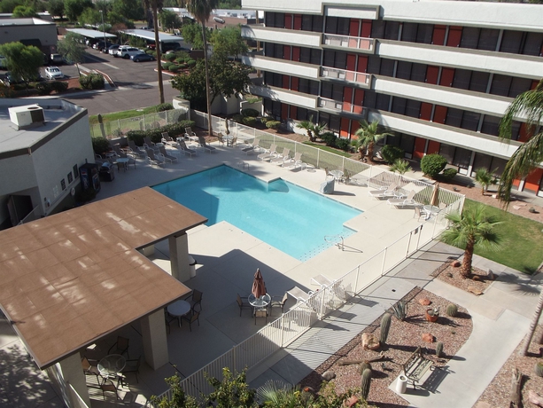 Imagen de la piscina del Hotel Quality Inn Phoenix Airport. Foto 11