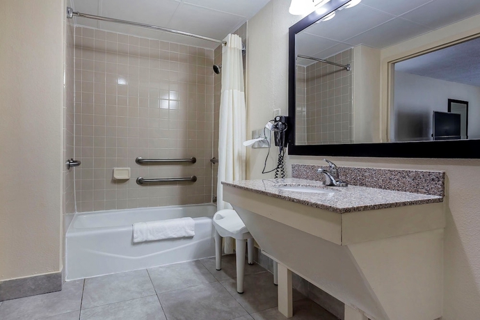 Imagen de la habitación del Hotel Quality Inn Pinehurst Area. Foto 11