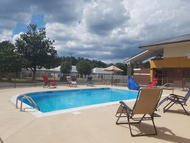 Imagen de la piscina del Hotel Quality Inn Pinehurst Area. Foto 17