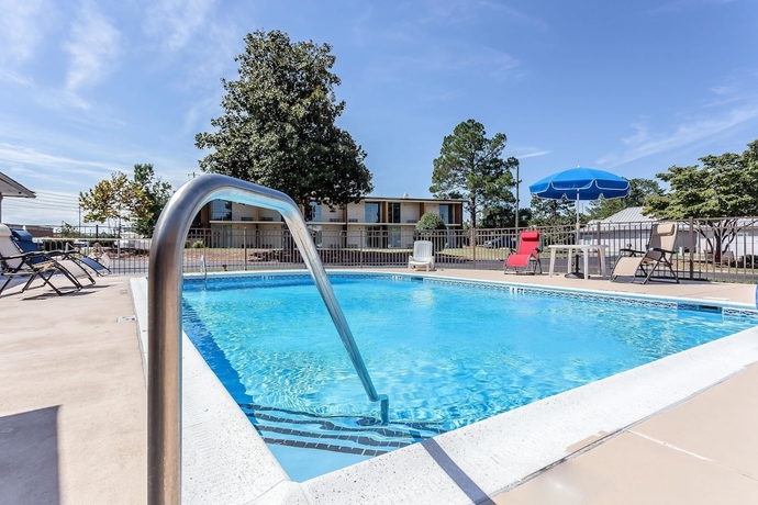 Imagen de la piscina del Hotel Quality Inn Pinehurst Area. Foto 18