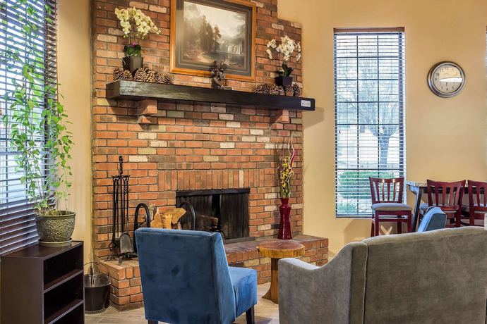 Imagen de los interiores del Hotel Quality Inn Pinetop Lakeside. Foto 20