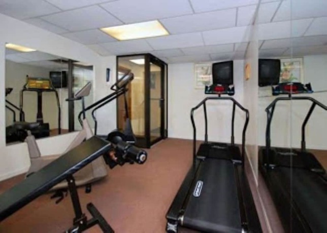 Imagen de los interiores del Hotel Quality Inn Pittsburgh Airport. Foto 19