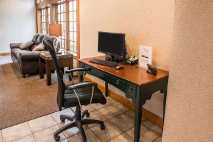 Imagen de los interiores del Hotel Quality Inn Pittsburgh Airport. Foto 20